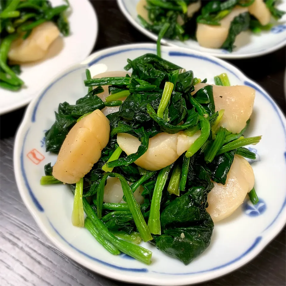 ホタテとほうれん草のガリバタ醤油炒め|長谷川裕子さん