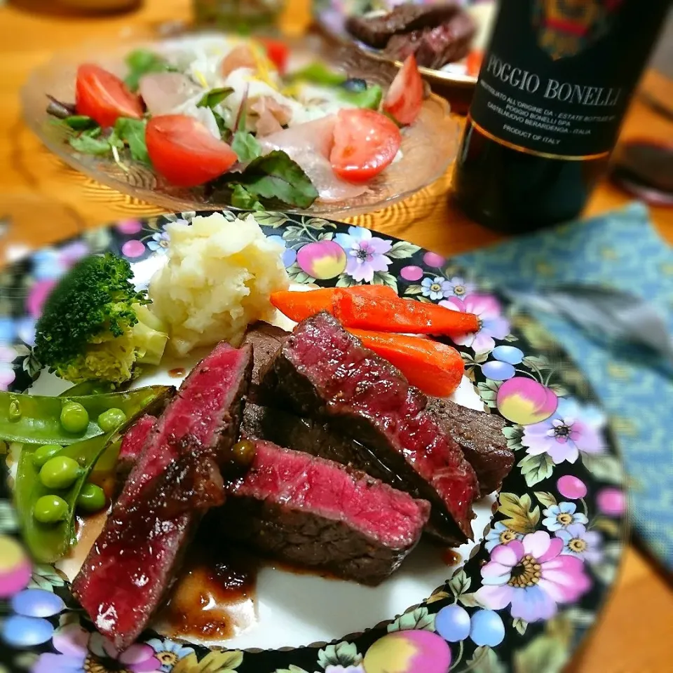 ステーキでハピパ～🎉🎊
食べ過ぎた(^。^;)|とまと🍅さん