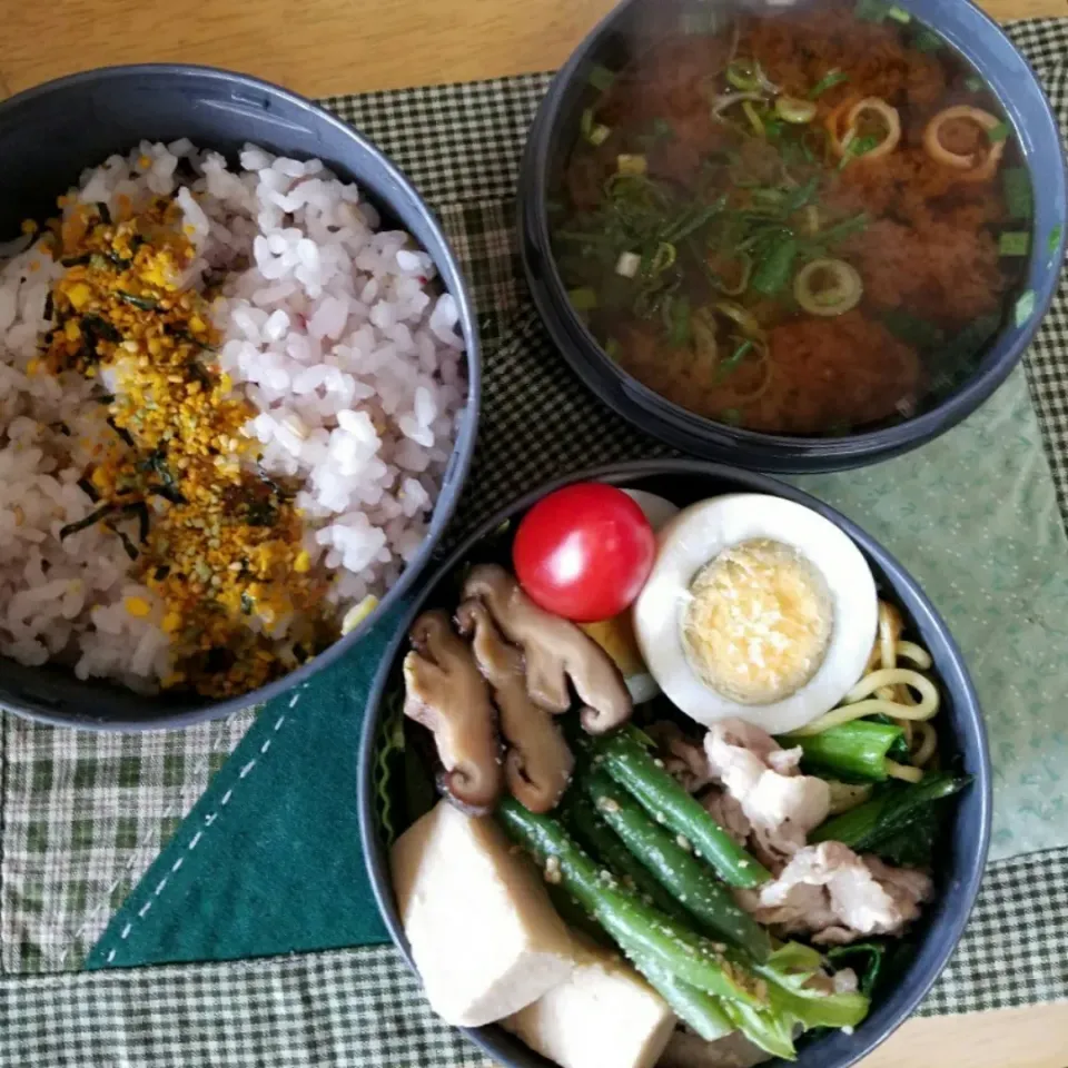 丸型温かお弁当~お味噌汁付き🎵~|ポロポロさん