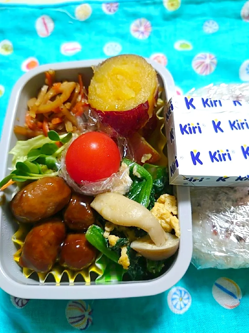 今日のお弁当
ミートボール
ほうれん草とシメジの玉子炒め
きんぴら
さつまいも他です|🍒ふみりん🍒さん