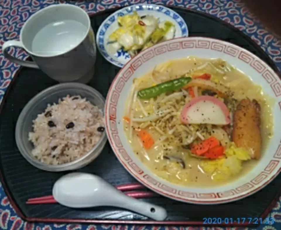 Snapdishの料理写真:よねばーばの朝ごはん
冷凍ちゃんぽん
白菜の浅漬け
赤飯、|yoneばーばさん