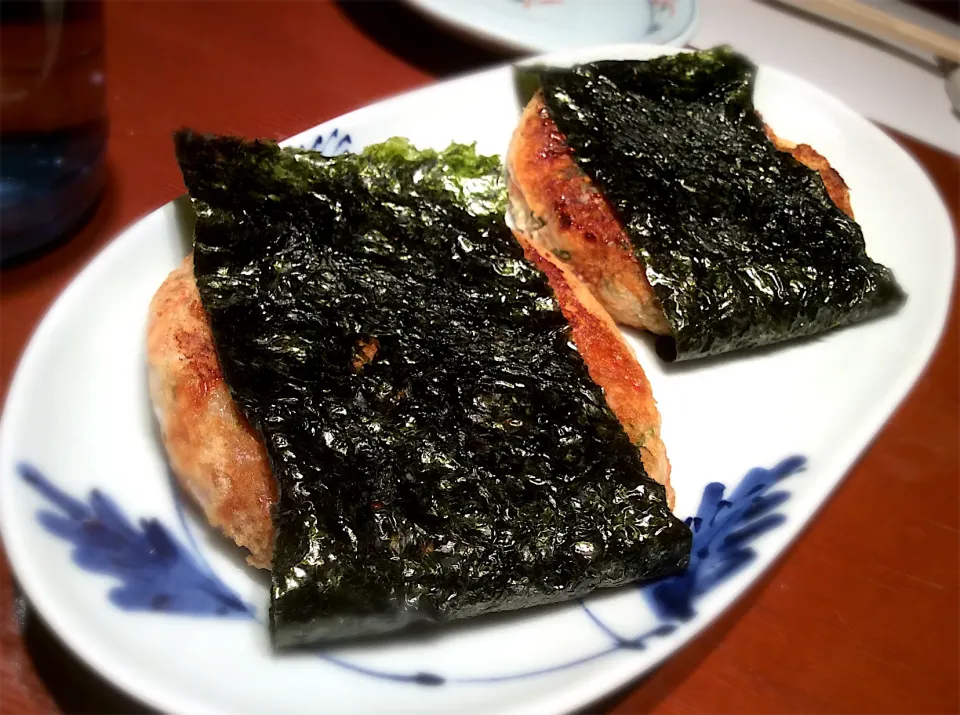 目の前の鉄板で焼いてくれる 桜えびと山芋の磯辺焼  静岡の河太郎|Takeshi  Nagakiさん