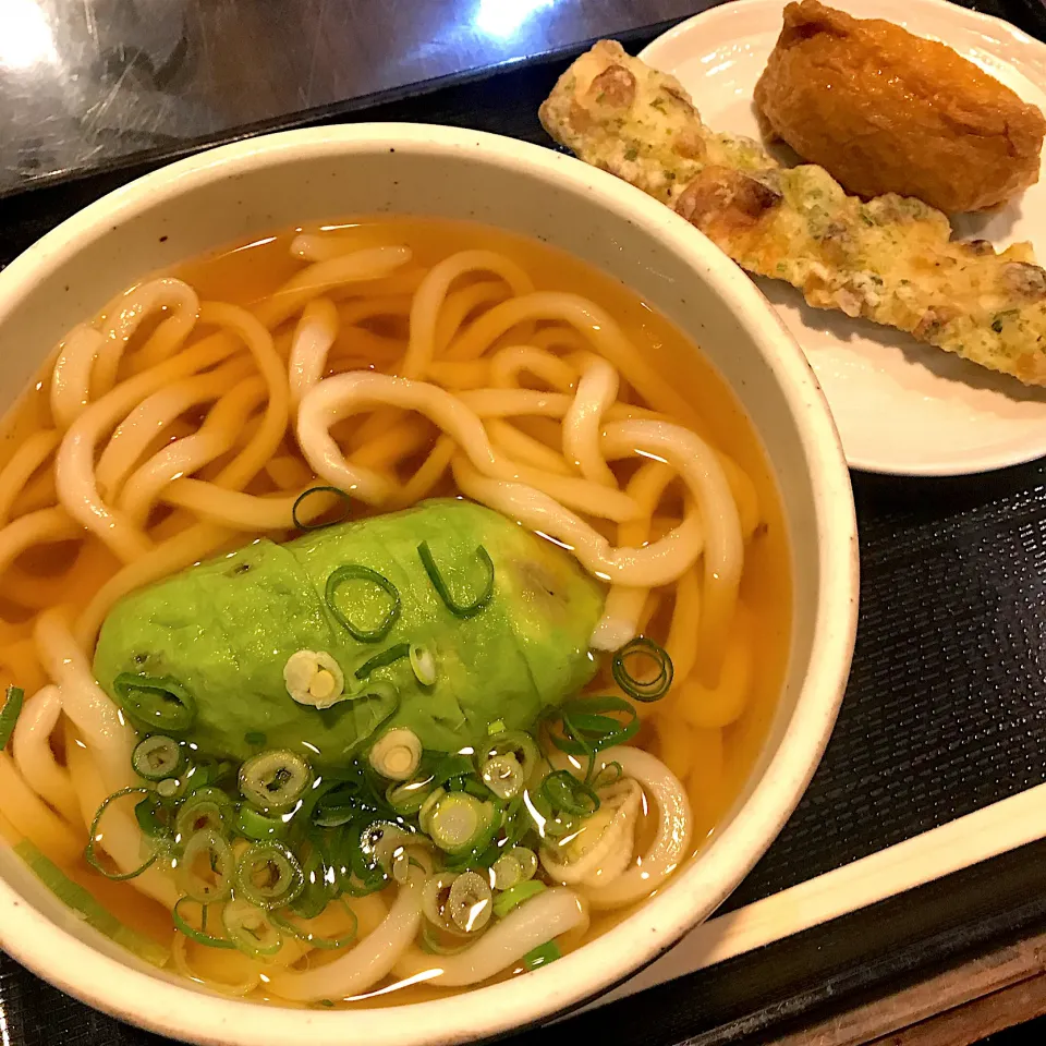 Snapdishの料理写真:アボカドうどん＋いなり＋ちくわ天@太常(銀座)|塩豚骨さん