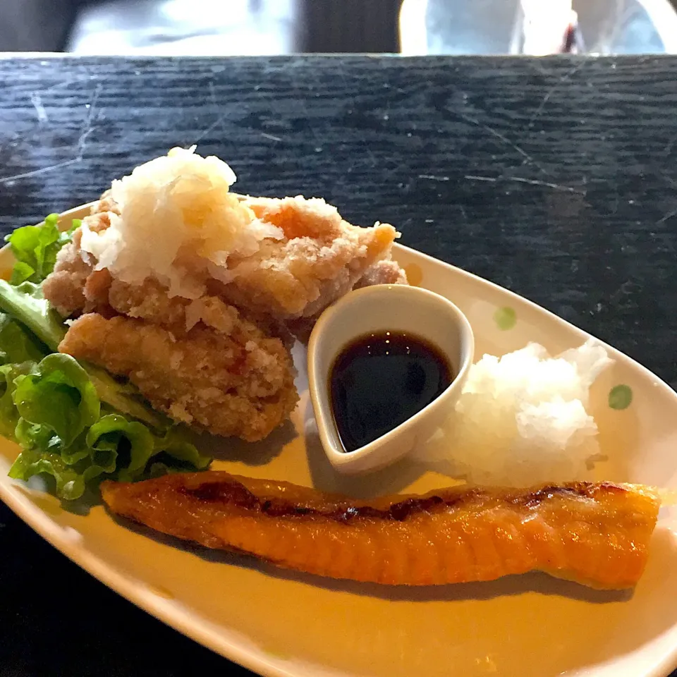 シャケハラス焼き&鶏の竜田揚げ|昼呑み小屋・通さん