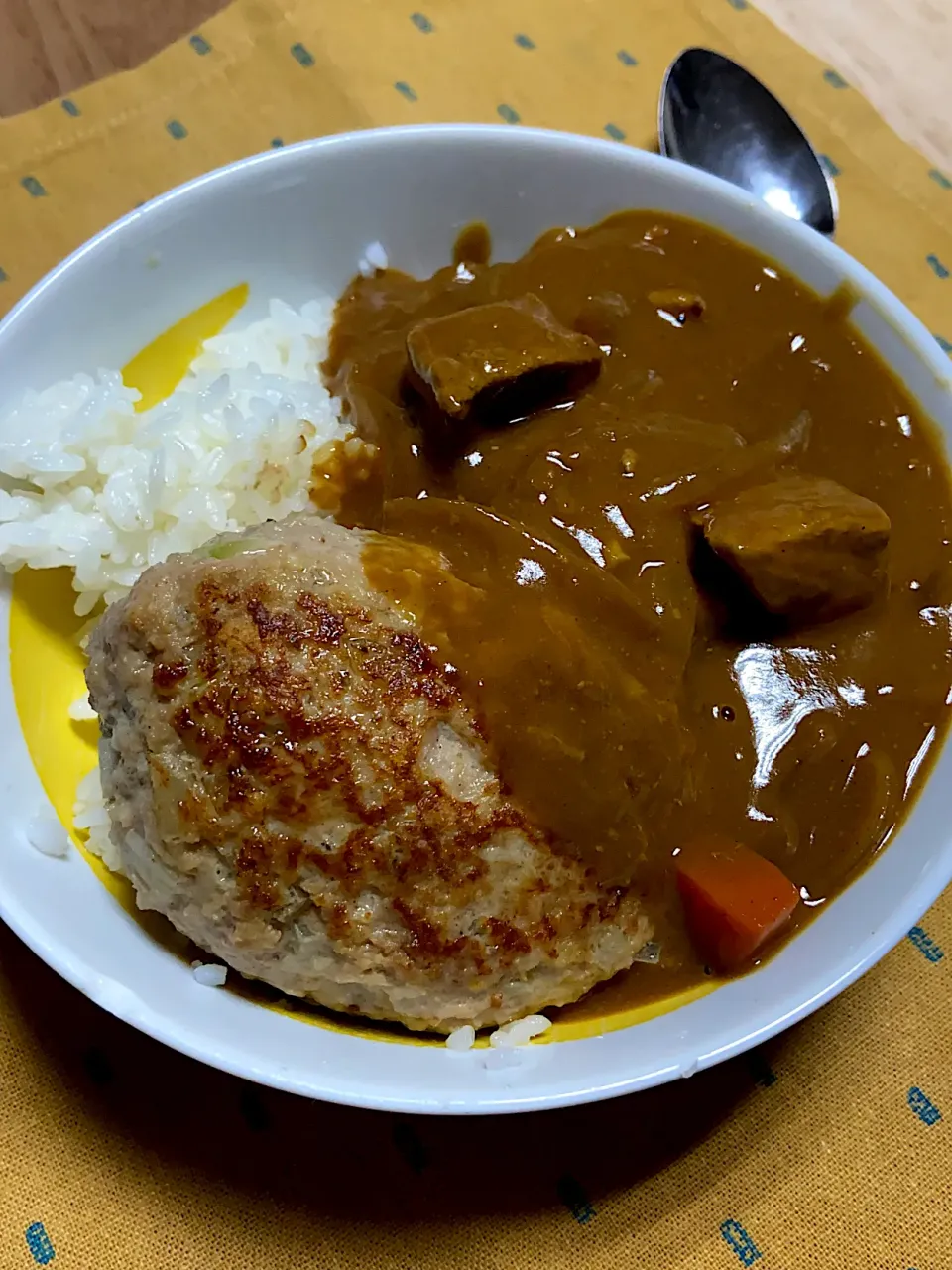 お夕飯は、ハンバーグカレー🍛|renharuruさん