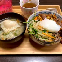 Snapdishの料理写真:カルビービビンバ丼、中華スープ|kumi♡さん