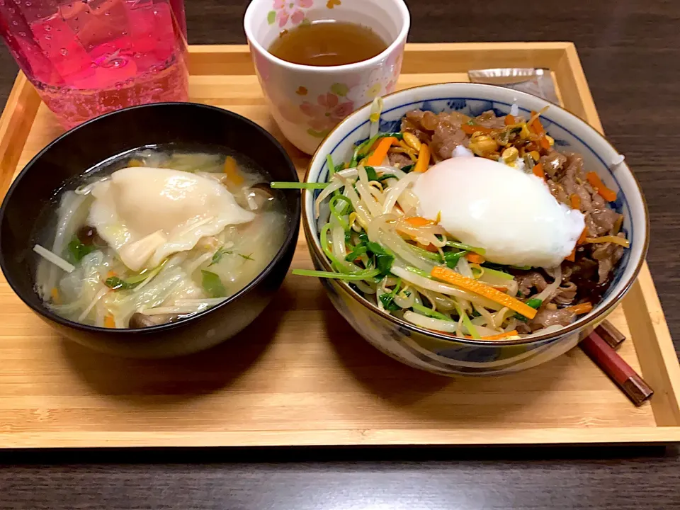 Snapdishの料理写真:カルビービビンバ丼、中華スープ|kumi♡さん