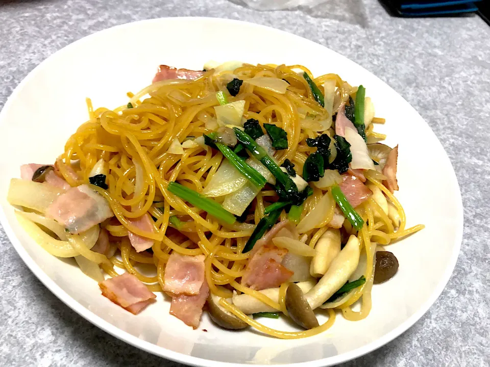 ほうれん草としめじのバター醤油パスタ|Ryoheiさん