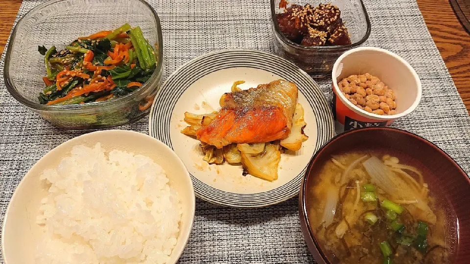 🐟鮭とキャベツのにんにく醤油炒め|くみけるさん