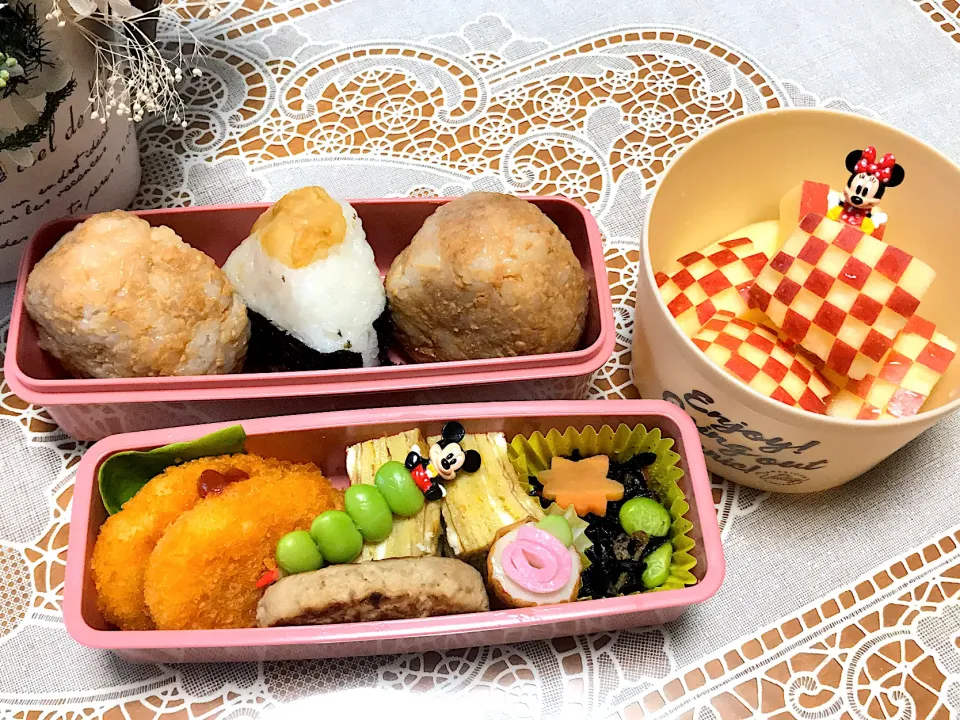 娘部活弁当はそぼろおにぎり&天むす弁当🍀|makoさん