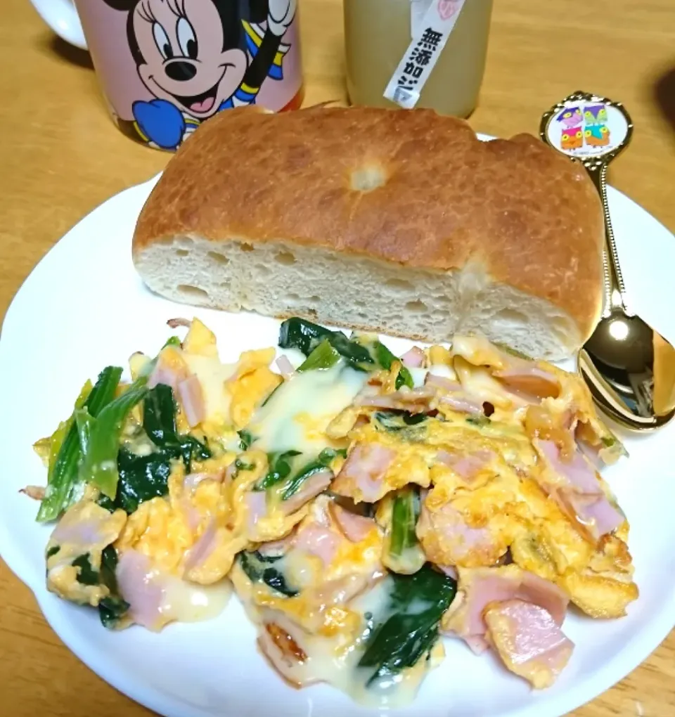 Snapdishの料理写真:卵、ほうれん草、ハム、チーズを焼いた|しまだ ちえこさん