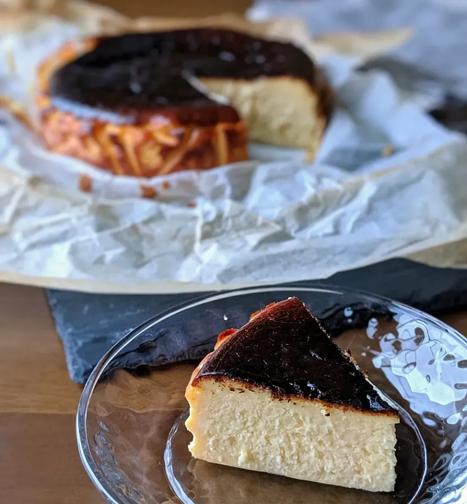 バスク風チーズケーキ【バニラアイスで作る】|ぼんさん