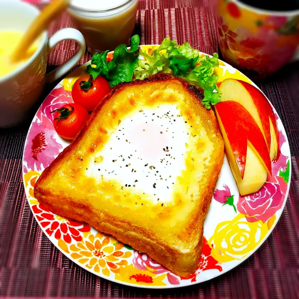 Snapdishの料理写真:MAHOROBA  KOBE  
フーディーブレッド🍞で

玉子がとろ~り🍳
マヨたまト－スト☕🍞🌄|yukaringoさん