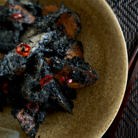 根菜の黒ごまピリ辛炒め