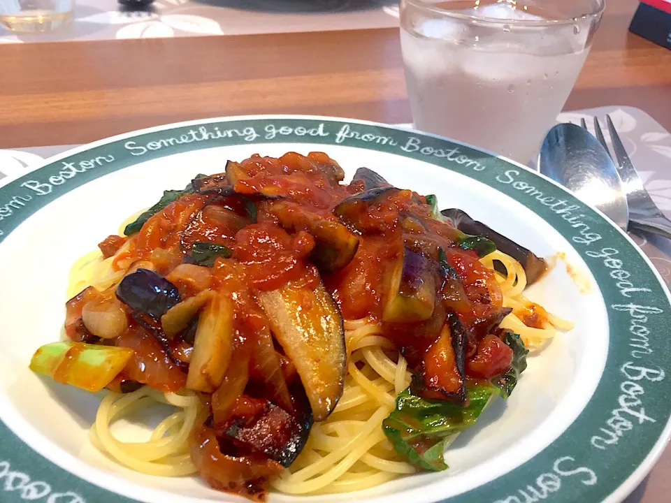 土曜日の昼ごはん
ナスとターツァイと玉ねぎのミートソースパスタ|かよちゃんさん