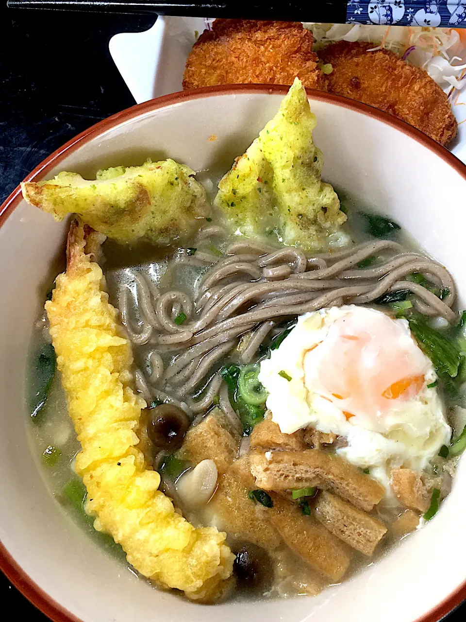 ゴボウと生姜のスープで天ぷら蕎麦|すくらんぶるえっぐさん