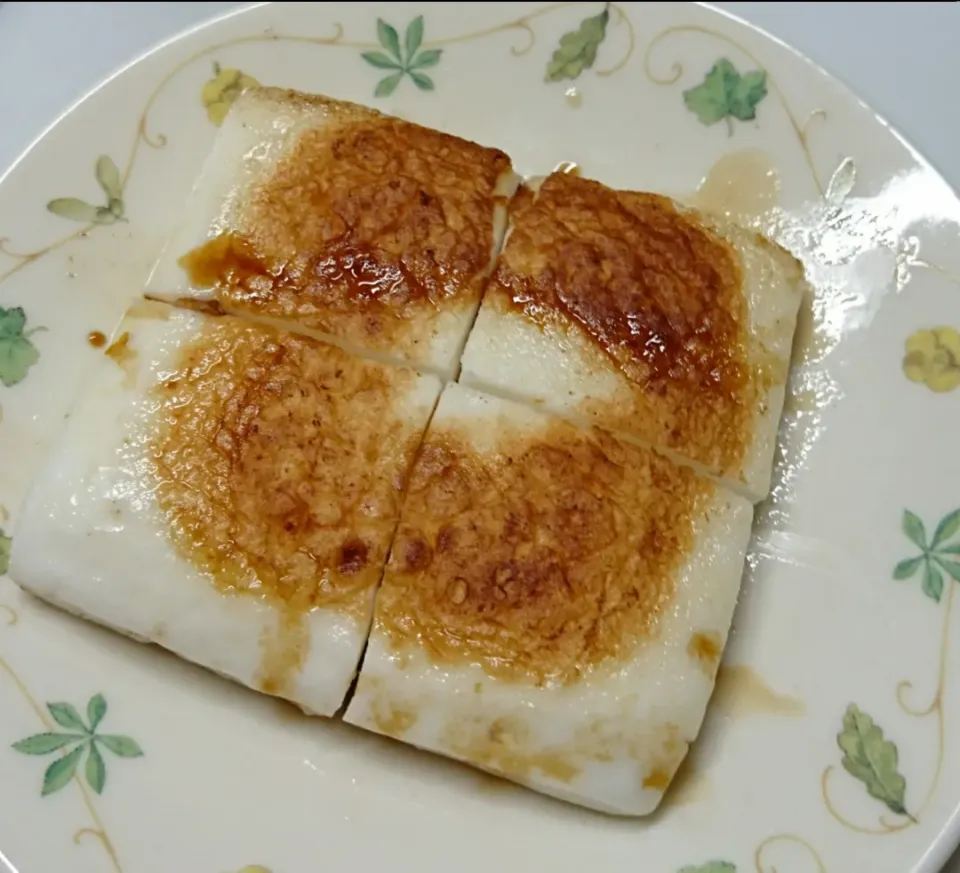 はんぺんをマーガリンで焼きました🤗|しまだ ちえこさん