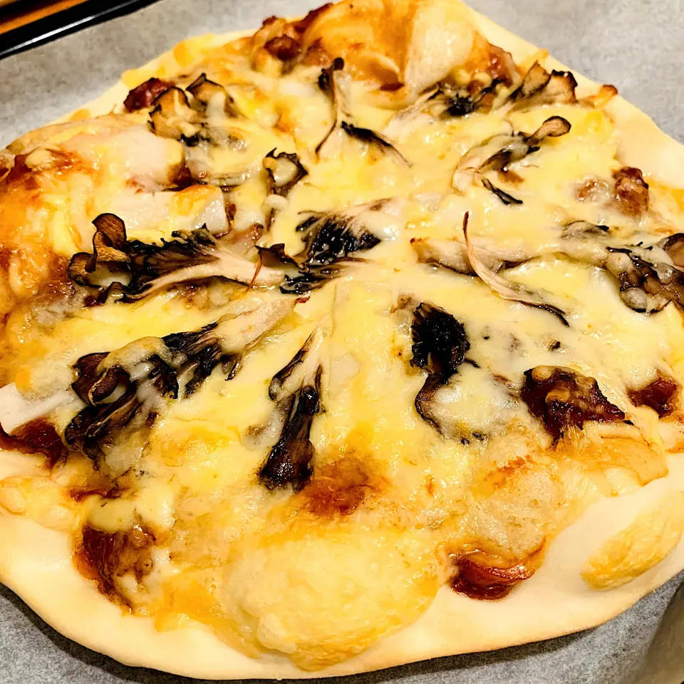 照焼きチキンと餅と舞茸ピザ🍄|いちごさん