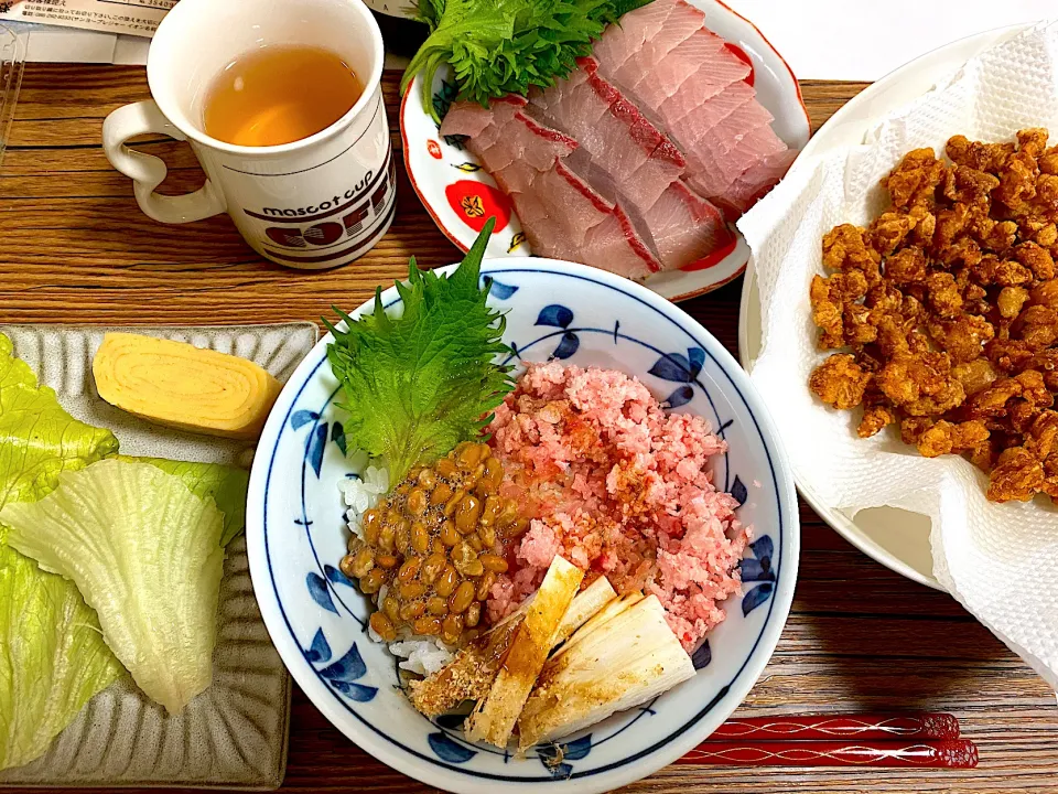 ネギトロ丼、ぶりの刺身、軟骨の唐揚げ|tomn720さん