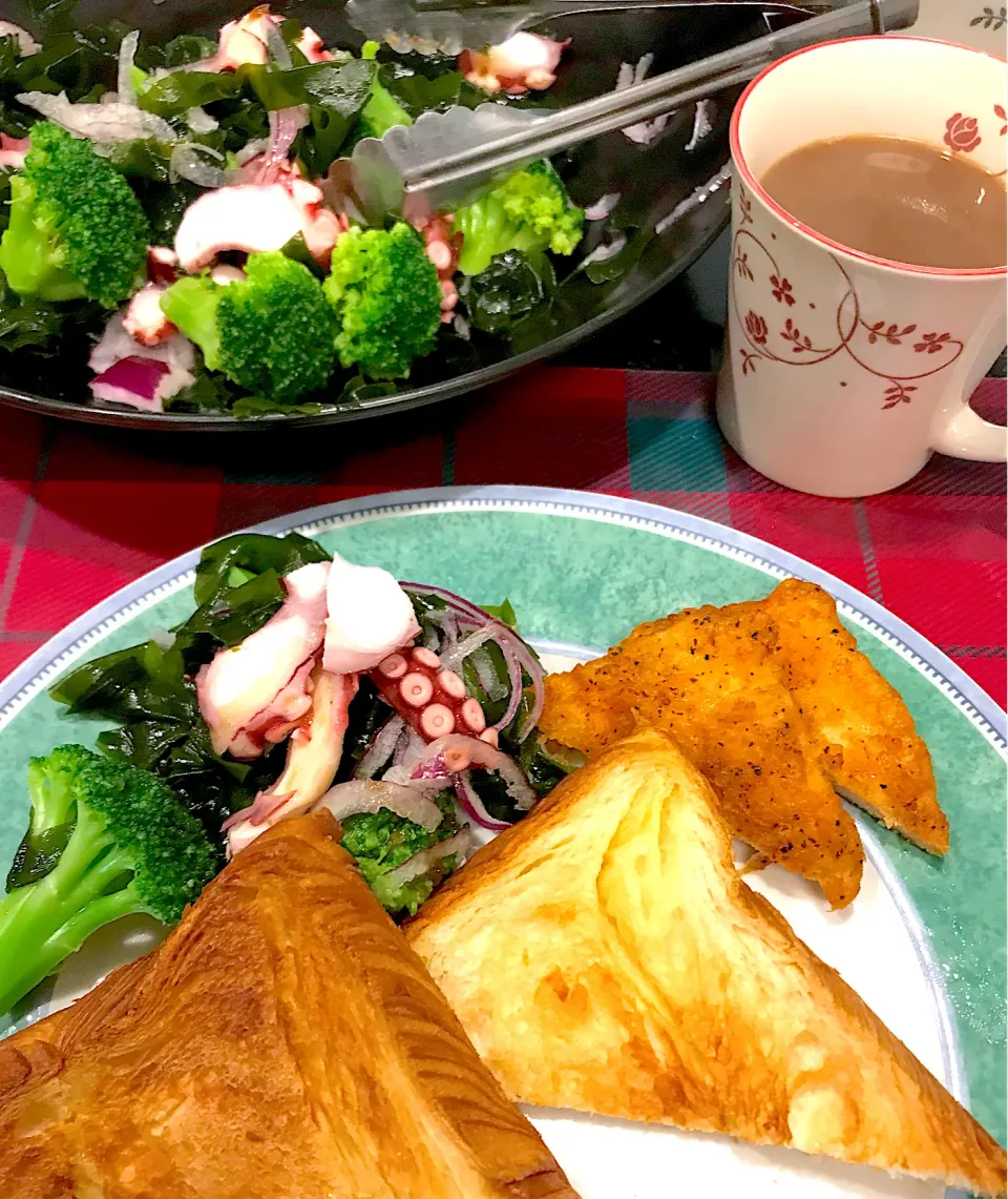 たこ サラダ🥗朝ごはん|シュトママさん