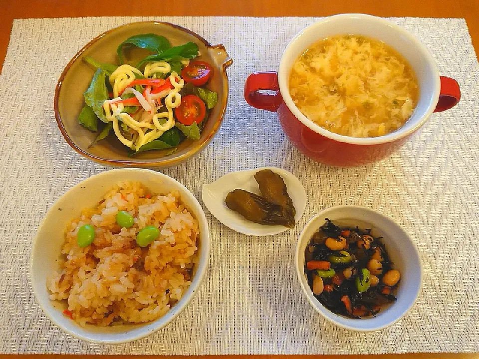 ☆鶏肉としいたけの卵スープ
☆ひじき煮
☆サラダ
☆自家製キュウリの奈良漬
☆昨夜残りの 炊き込みご飯|chikakoさん