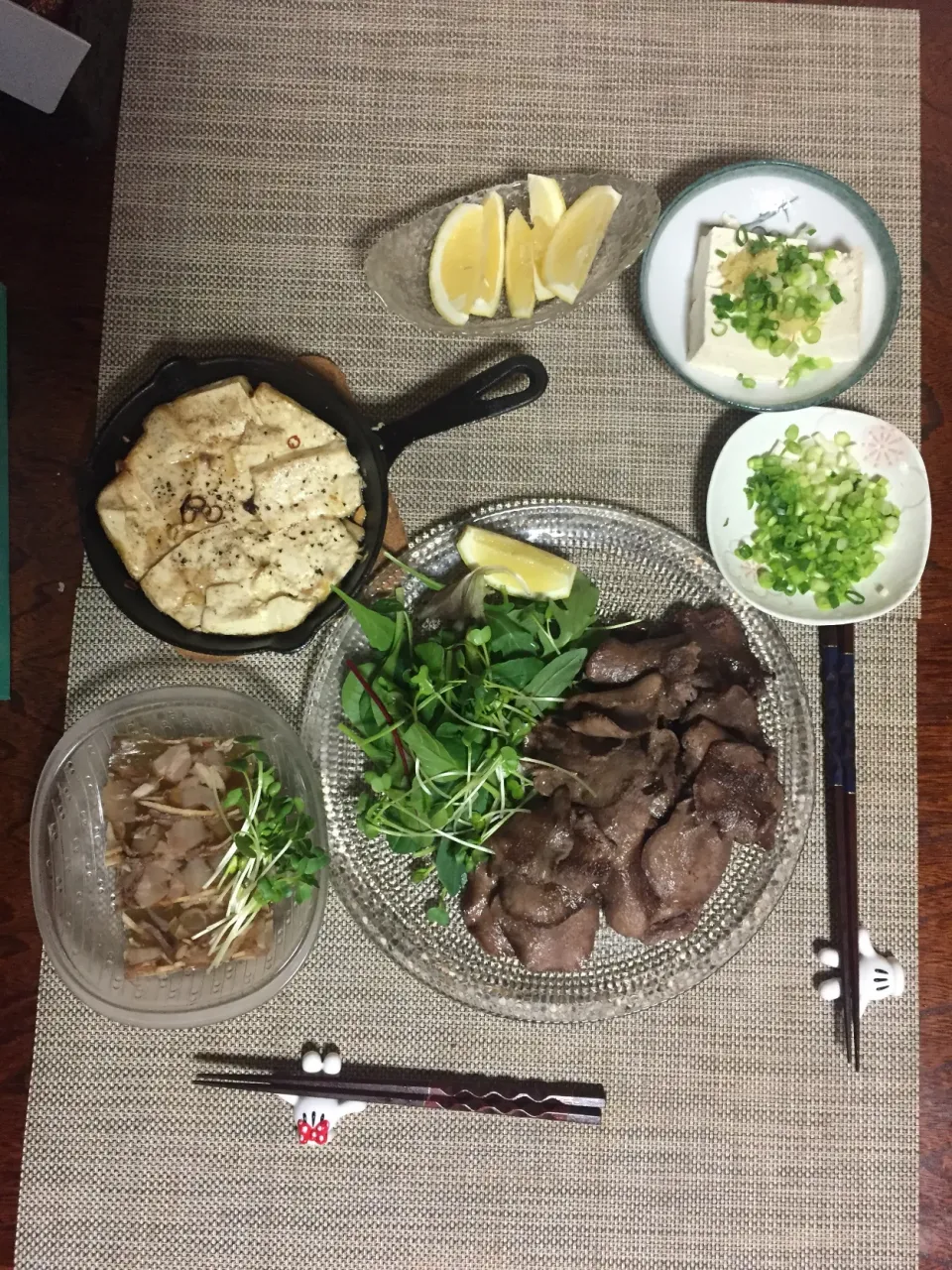 タン塩大盛り お豆腐のアヒージョ|かっちさん