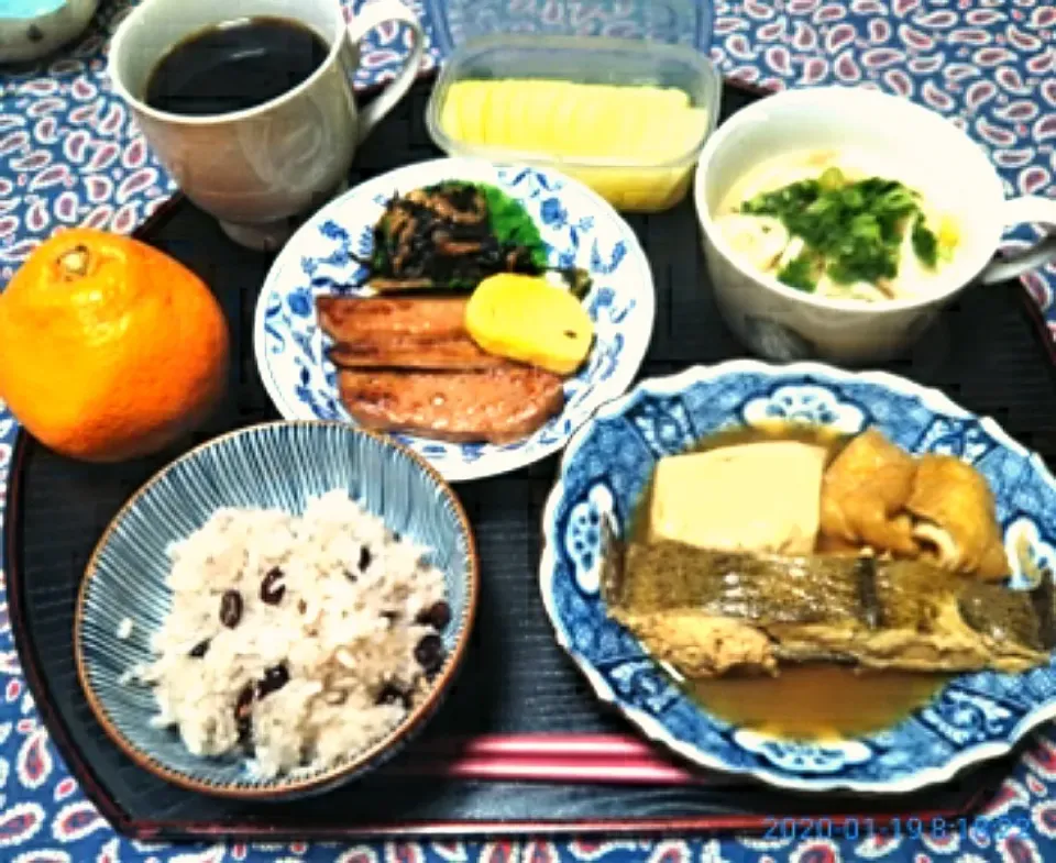 よねばーばの朝ごはん
かれいの煮付け
ちょい炊きお赤飯を使った赤飯
和歌山から取り寄せたみかん、
最高に美味しい、|yoneばーばさん