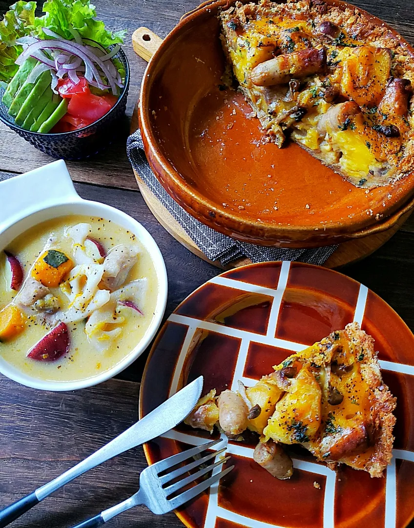 パン耳deキッシュ
と
冷凍ストック野菜類と鶏肉の
ゴロゴロミルクスープ
で
休日朝ごはん🍴|Keitoさん