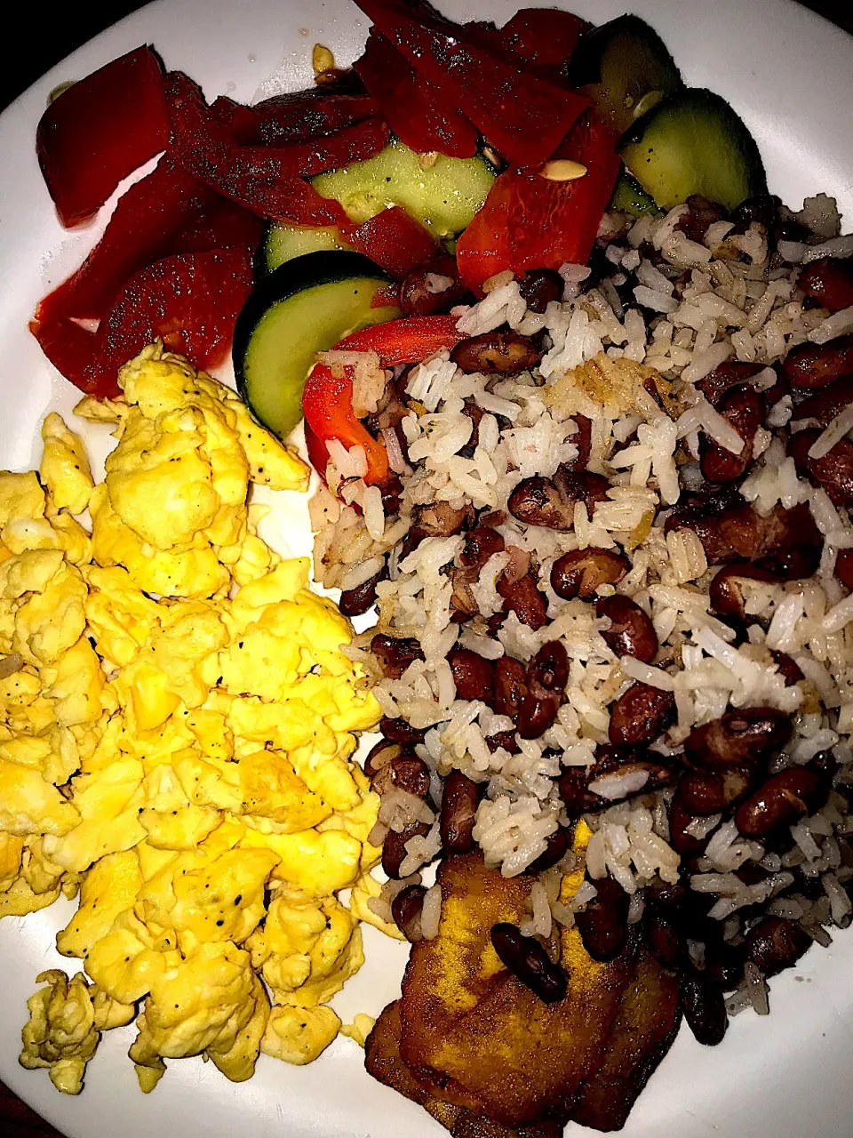 Snapdishの料理写真:gallo pinto met platano amarillo en ei|Karlijn van der Hulstさん