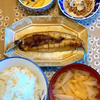 あさごはんは秋刀魚の干物定食|えのさん