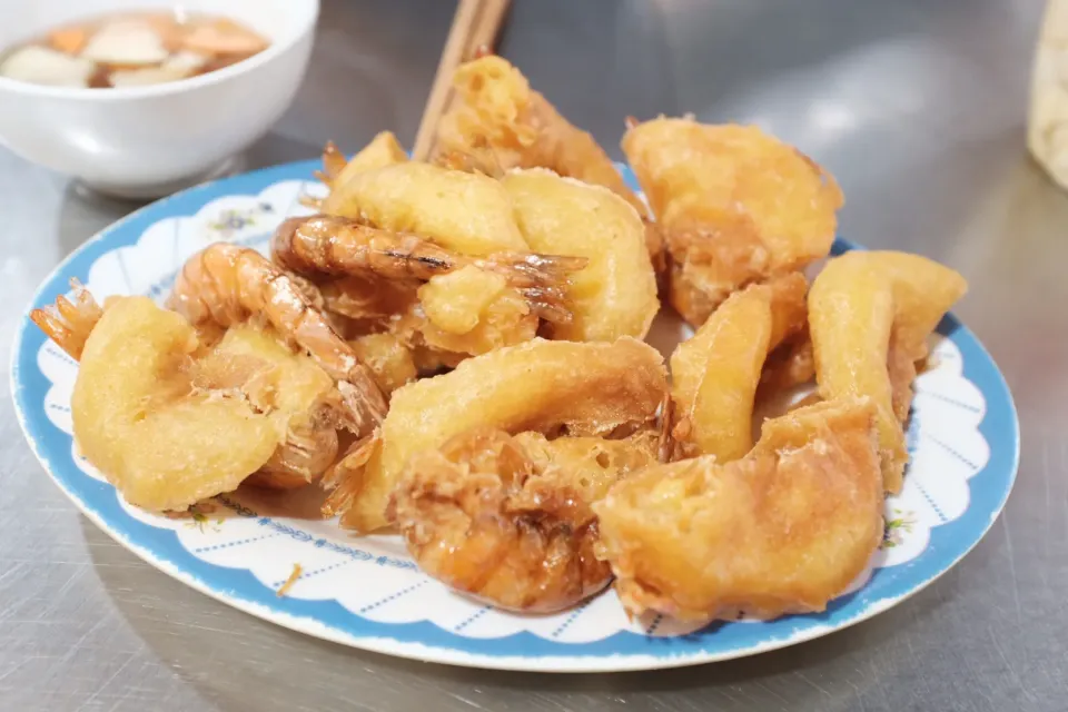 ハノイの参道の名物料理。エビフライ|織友さん