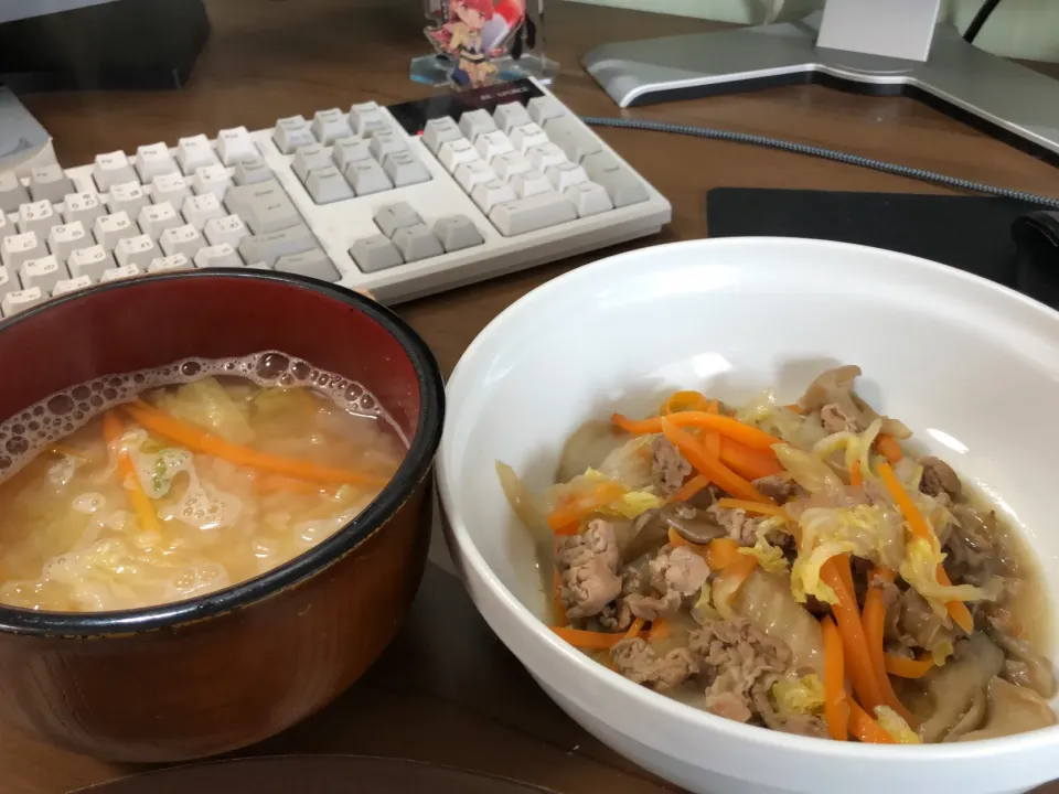 豚肉と舞茸の煮物・人参と白菜の味噌汁|a-parkさん