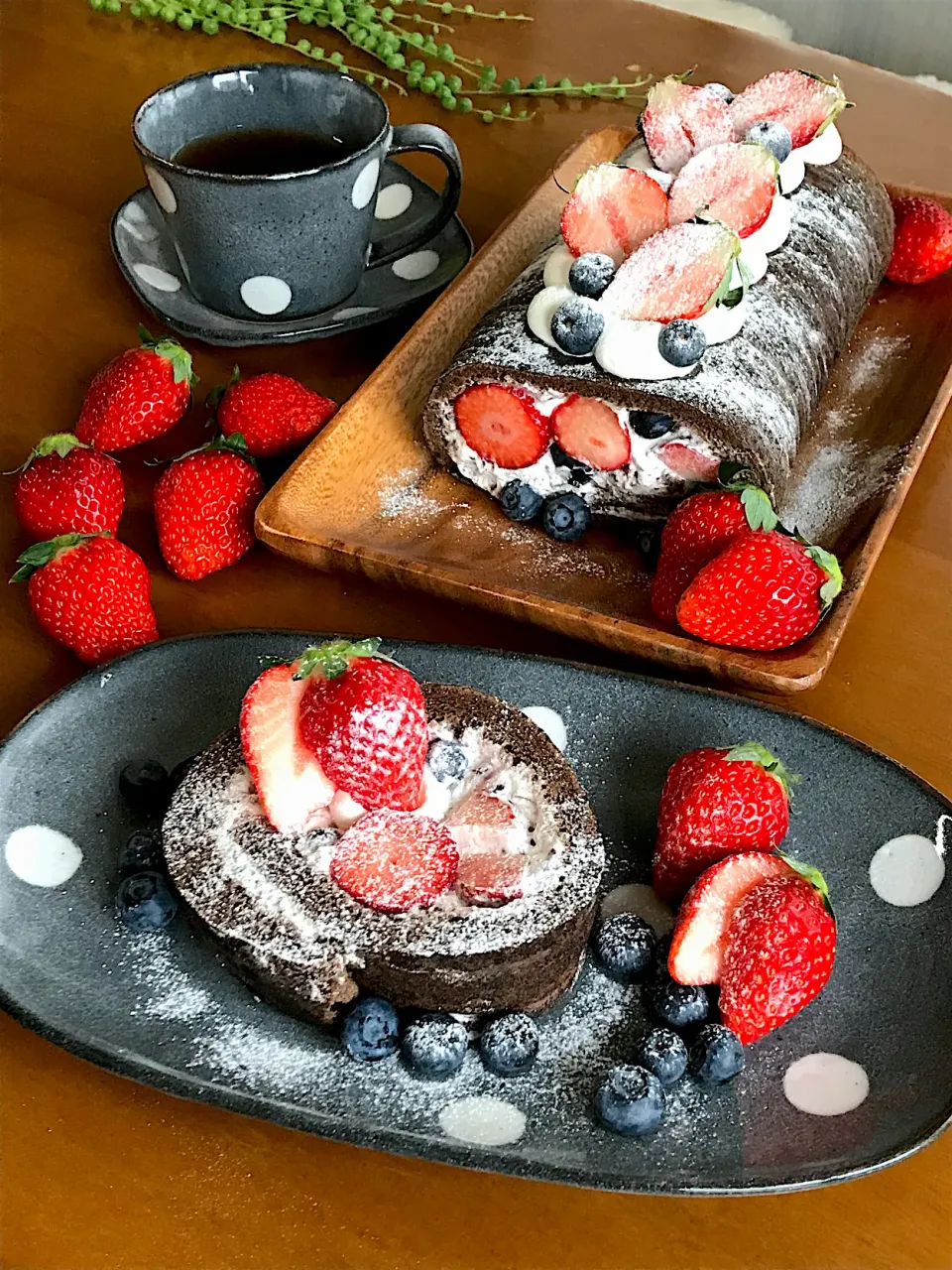 刻みチョコクリームのロールケーキ🍓|Miki (^_−)−☆さん