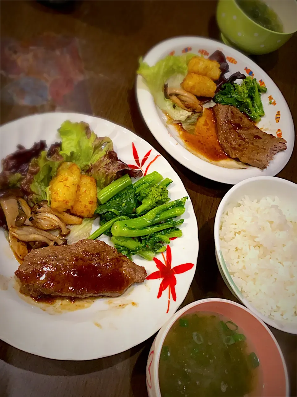 三筋肉のビーフステーキ　醤油麹と味噌のソースがけ　しめじソテー　菜の花の辛味和え　ポテトフライ　あおさとワカメのお味噌汁|ch＊K*∀o(^^*)♪さん