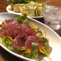 1/19の夕食　鮪漬けサラダと油揚げサラダ巻き