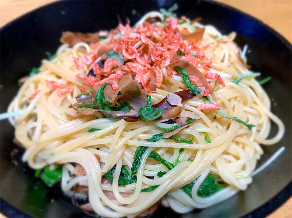 Snapdishの料理写真:鰹節と水菜のパスタ♪|あやさん