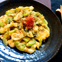 シャキシャキセロリと鶏胸肉の味噌ニンニク炒め