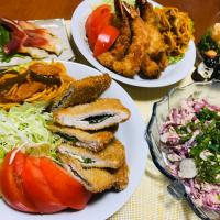 「大葉とチーズ入りカツ」と「赤蕪のシーチキンサラダ」と「ホッキ貝の刺身」