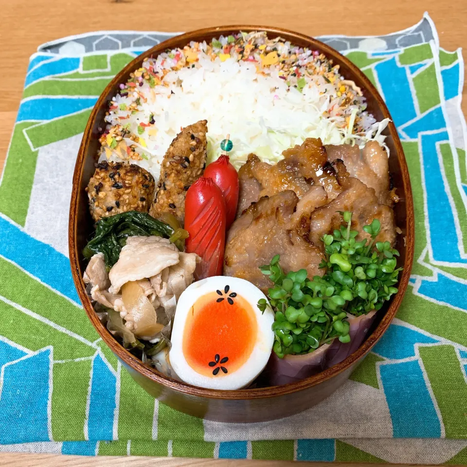 旦那のお弁当1
豚肉の味噌漬け弁当にしました^ ^|ヤマネコさん