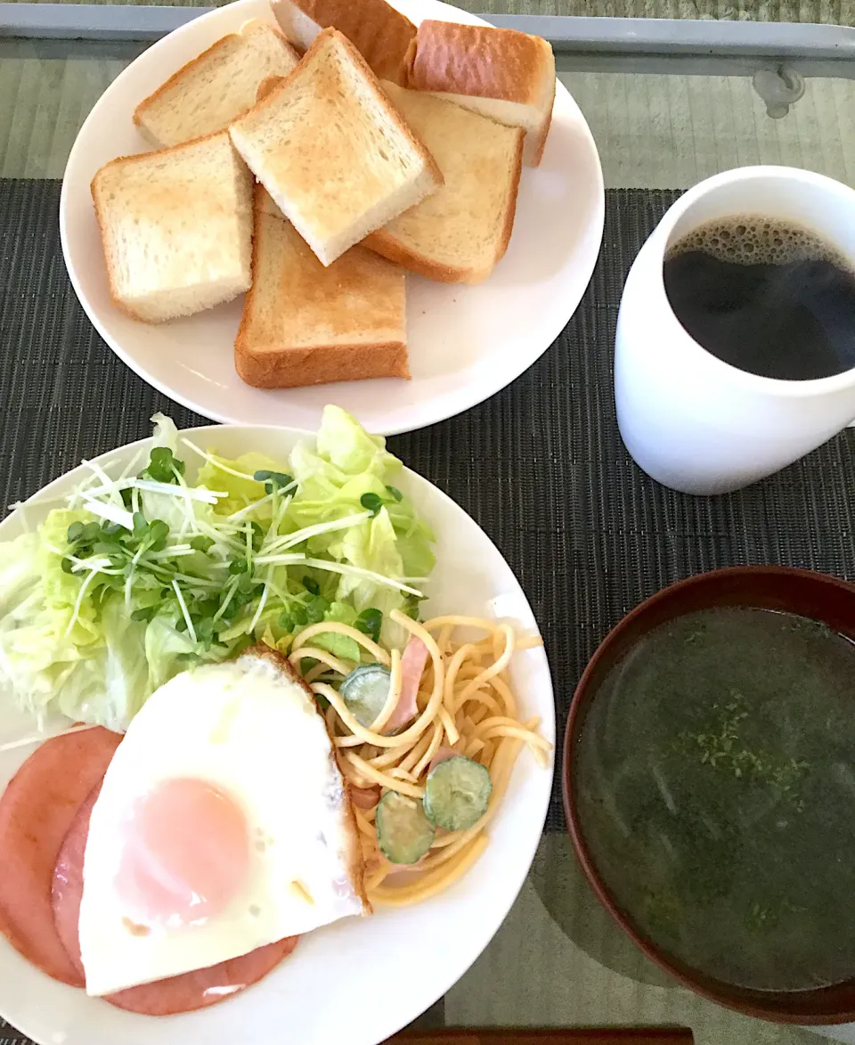 2020年１月20日　男前美容師の手作り朝ごはん　ハムエッグとサラダ　ワカメスープ|Booパパさん