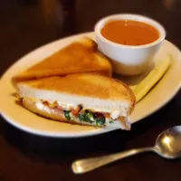 Feta, Spinach, and Tomato Grilled Cheese Sandwich with Tomato Basil Soup|Chad Hatter Andersonさん