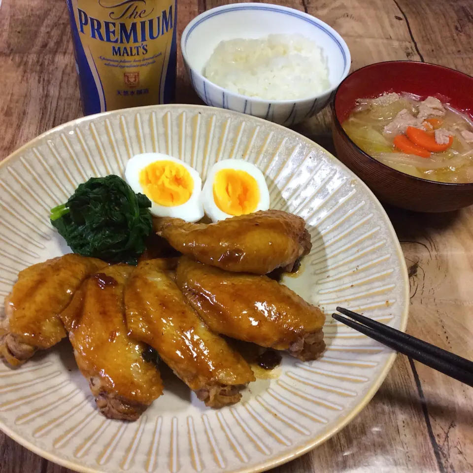 Snapdishの料理写真:放し飼いの美味しい地鶏手羽先の照り焼きと冬野菜たっぷり味噌汁で晩ごはん❤︎|夢ーテルさん