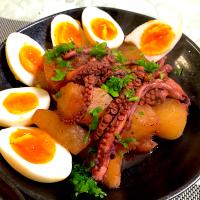 ゆんゆんゅんさんの料理 たこと大根の煮物です。しっかりめの甘辛仕上げ。白いご飯が進むお味です☆