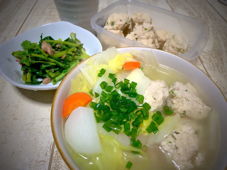 今日の男飯絆は、
温々になる鳥つみれ汁とご近所さんから大根を葉付きで頂きましたので大根葉の炒め物(o^^o)|ひーちゃんさん