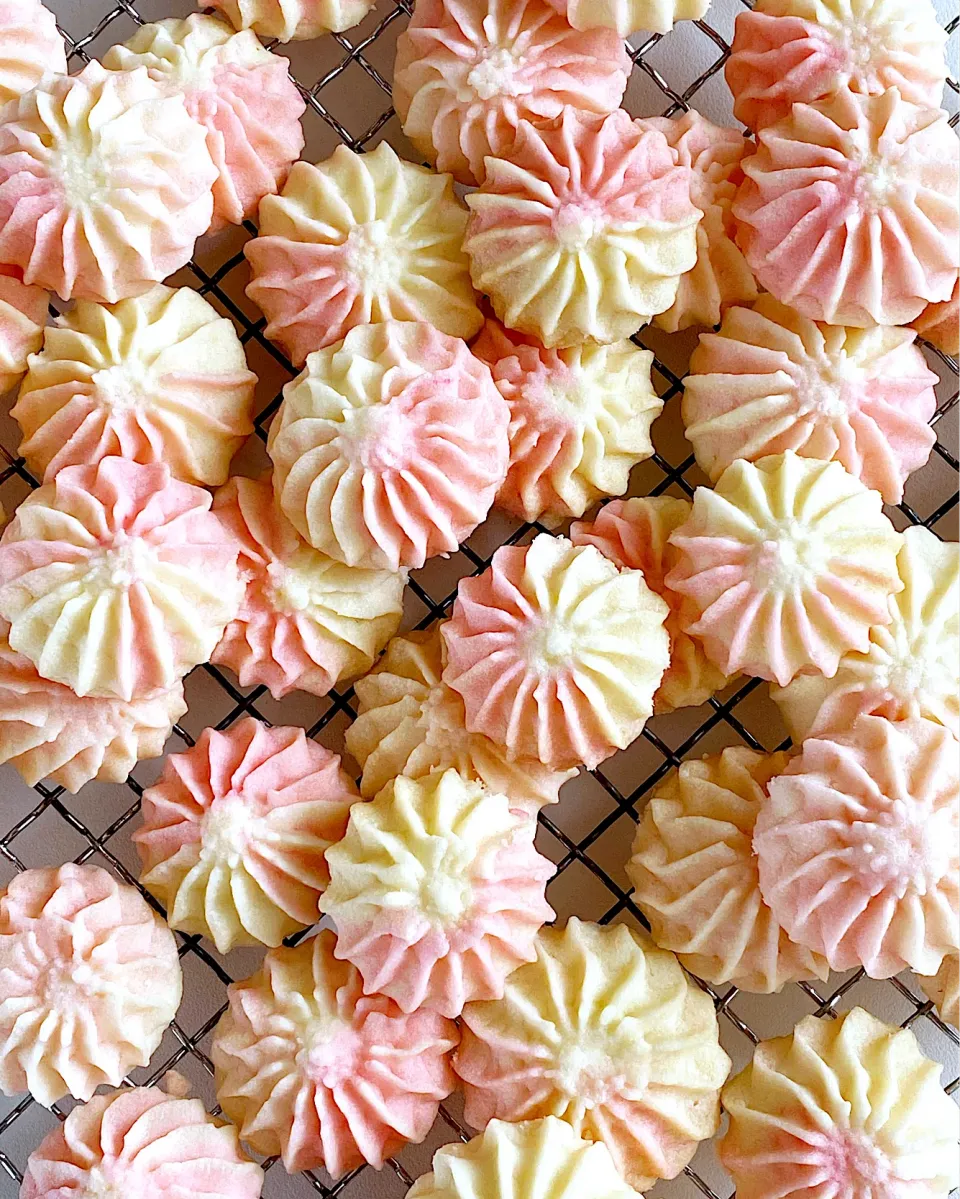 Snapdishの料理写真:Pastel pink flower butter cookies|12Dragonさん