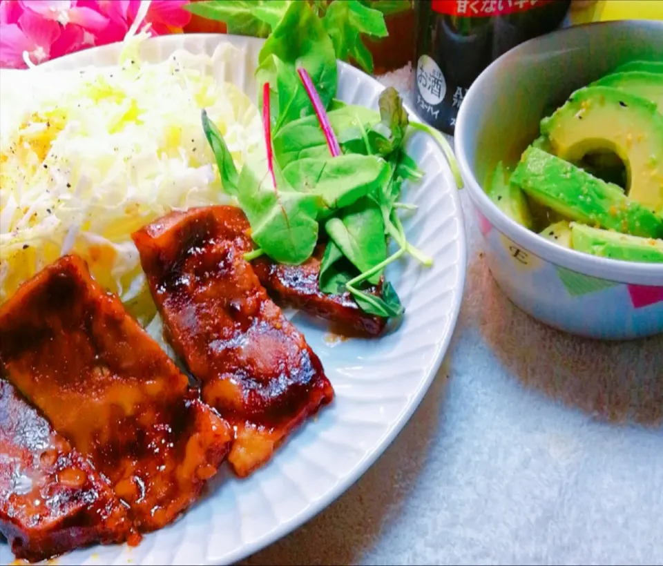 today's dinner! 

豚テキ＆アボカドにシークヮーサー果汁カケて( ˘ ³˘)♥うま〜ぃ🤩


誰か居ない😫⁉️お知らせドアー開かない😫|ペンギンさん