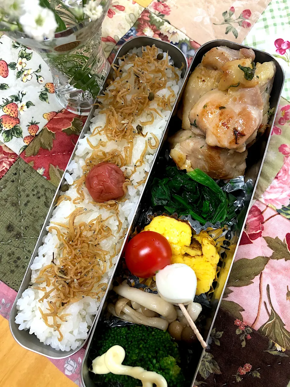 Snapdishの料理写真:塩焼き鳥　ほうれん草お浸し　卵焼き　きのこ炒め　ブロッコリー🥦 弁当|Kumiko Kimuraさん