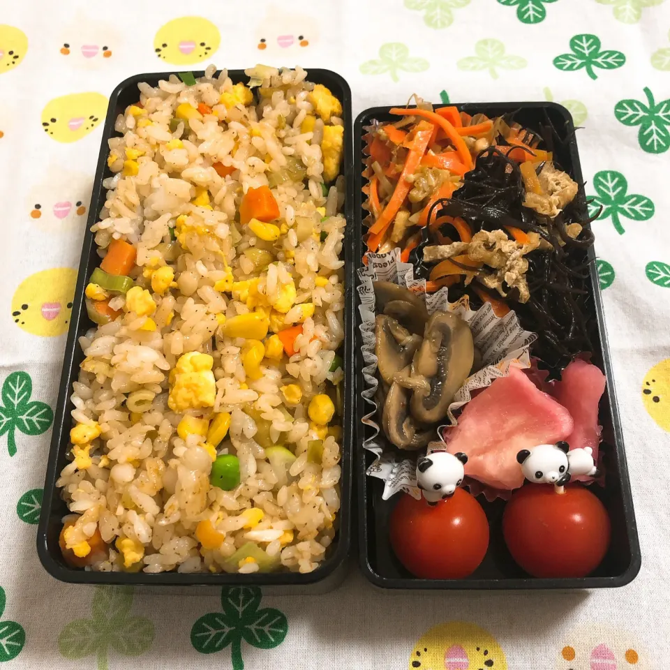 Snapdishの料理写真:2020/1/21
蟹🦀炒飯
ひじき煮
人参🥕とえのき茸のおかか炒め
マッシュルームマリネ
ミニトマト🍅
白かぶの酢漬け（市販）|aichanさん