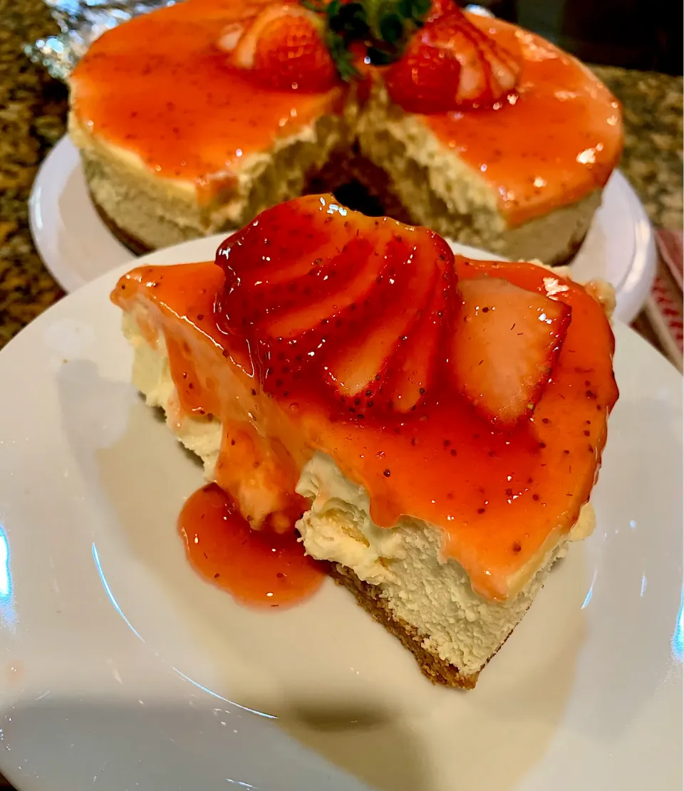 Homemade Strawberry 🍓 Cheesecake 😋|Alma's Home Kitchenさん