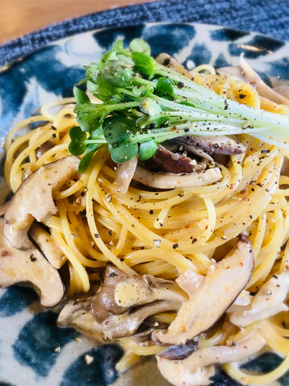 今日のお家で一人ランチは                           雲丹醤油のきのこクリームパスタ✨|ミッチ☆ママさん